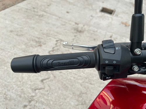 Imagen 14 de 19 de Benelli Leoncino 250