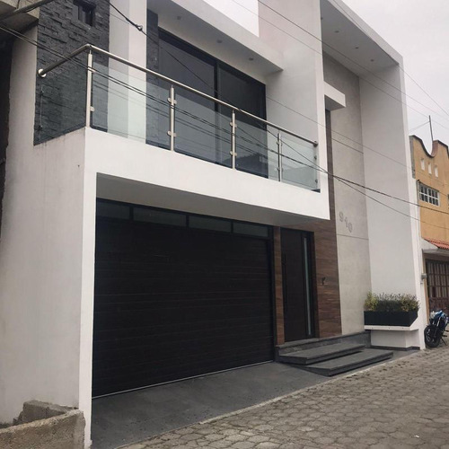 Casa Sola En Venta En Bellavista, Metepec, México