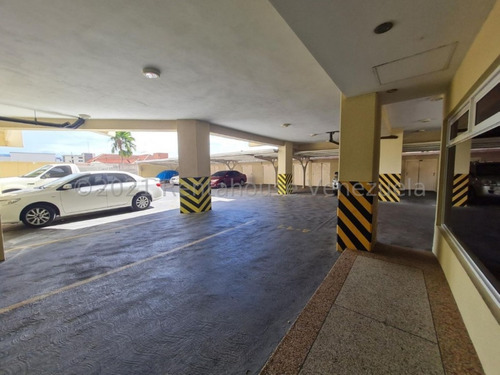 Imagen 14 de 30 de Apartamento En Venta Zona Este Barquisimeto, Moderno, Planta Electrica, Vista Panoramica,bellas Areas Sociales, Contacto 0424-5620928 Flex 22-6785b Z14
