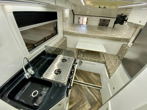 Imagen 4 de 10 de Camper Ag-240 Sobre Toyota Hilux - Silfred Motorhome