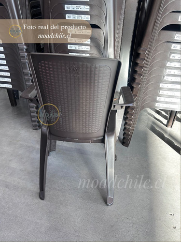 Silla Plastica Y Apilable Manu Para Terraza Con Apoyabrazo