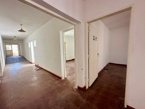 Venta Casa De 9 Dormitorios, Cocheras, Terraza Y Proyecto.