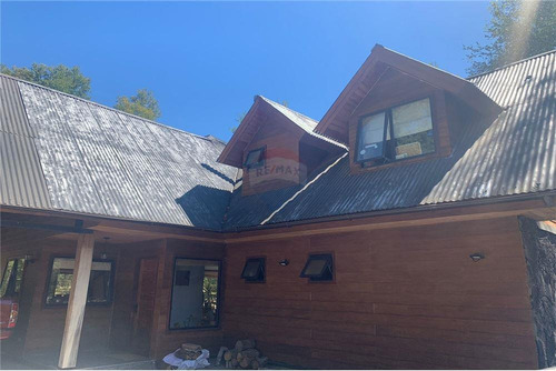 Imagen 21 de 22 de Casa De 2 Pisos Con Parcela Y Piscina En Pucon