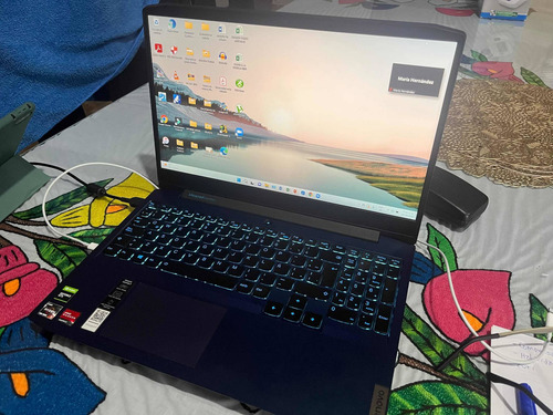 Laptop Lenovo Gaming (Usado)