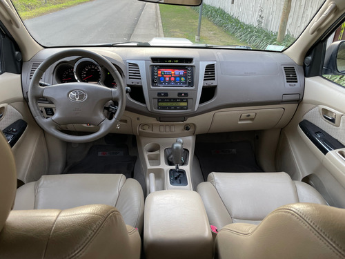Toyota Hilux SW4 3.0 Srv Cuero At