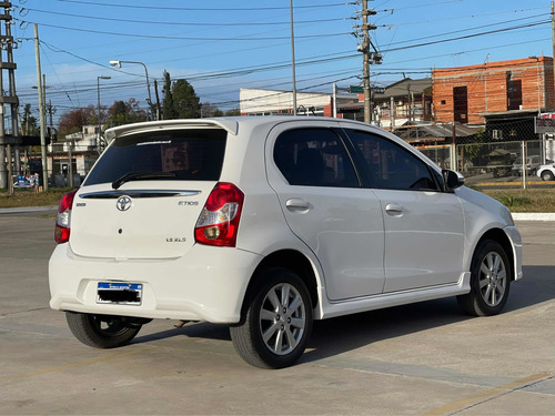 Imagen 6 de 15 de Toyota Etios 2017 1.5 Xls