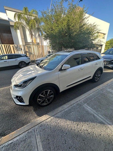 Carro Híbrido, Único Dueño, Casi Nuevo, Mttos De Agencia.
