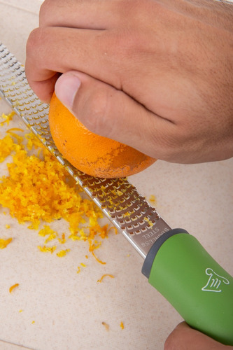 Imagen 4 de 7 de Rallador Zester Premium C Mango Silicona - Maestro De Cocina