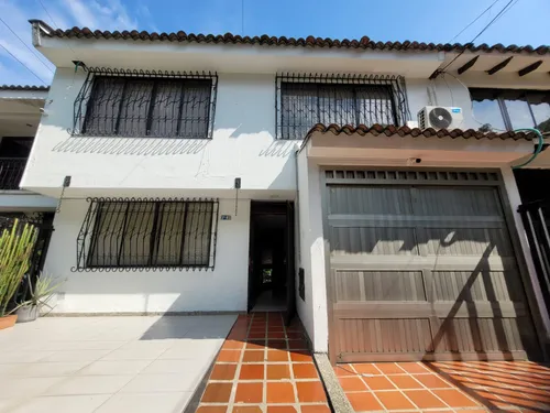 Casa En Venta En Prados Del Norte. Cod V8014454