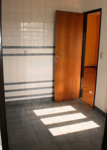 Imagen 10 de 14 de En Venta Dto 2 Amb Fte A Cuadras De Estacion En Lanus (075)