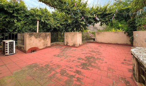 Venta Casa 4 Dormitorios Y Cochera.