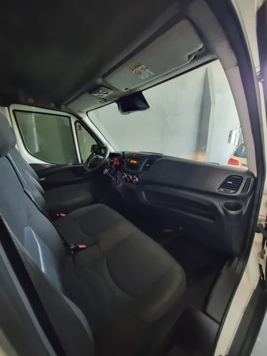 Iveco 30-130 Furgão 10,8m3 - 2020 (caminhonete No Documento)