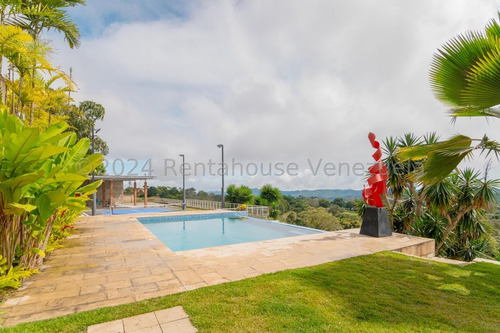 Espectacular Casa Completamente Remodelada En Venta Ubicada En La Lagunita Country Club 25-17423