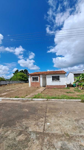 Imagen 4 de 16 de Se Vende Casa En Obra Gris Urb. Los Samanes Zona Industrial
