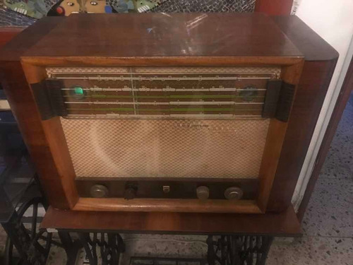 Radio Antiguo De Bulbos. Funcionando. (Usado)