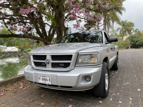 Dodge Dakota Slt Crew Cab 4x2 At