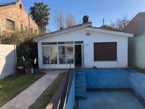 Casa | 2 Dormitorios | Cochera | Piscina | Granadero Baigorria | Barrio Santa Rita