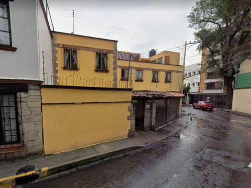 Hermosa Y Amplia Casa En Zona Muy Concurrida De La Ciudad, Remate Bancario. 