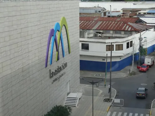 Local En Arriendo En Santander. Cod A8132