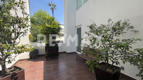 Casa En Venta A 3 Cuadras De Av. De Las Palmas Con Terraza Y Seguridad