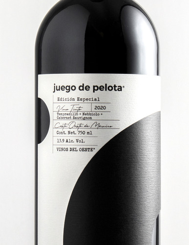Vino Rosado Pinot Noir Y Vino Tinto Tempranillo, Nebbiolo, C