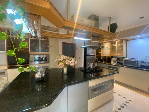 Imagen 9 de 15 de Venta De Casa Con Detalles De Categoria, En Saint Thomas Sur