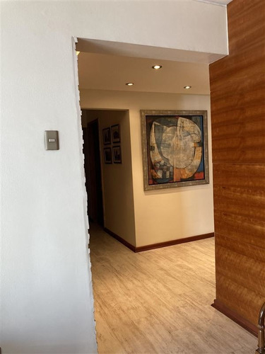 Imagen 3 de 15 de Oficina Remodelada En Venta En Santiago