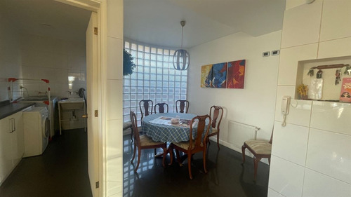 Casa En Venta De 5 Dorm. En Concón