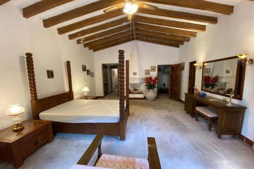 Casa Sola En Las Palmas, Cuernavaca, Morelos - Caen-er-866-cs