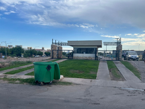 Imagen 15 de 30 de Casa En Obra Avanzada En Barrio Privado Pinar Del Sol V.
