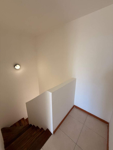 Se Vende Excelente Dpto De Un Dormitorio Y Dos Baños Estilo Duplex!!!!