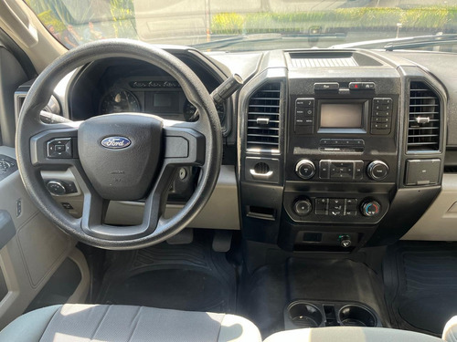 Ford F-150 3.3L XL Doble Cab. 4x2 V6