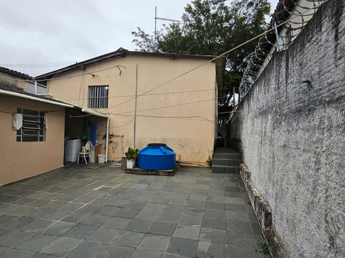 Imóvel Com Duas Casas E Quintal Grande - Documento Todo Regu