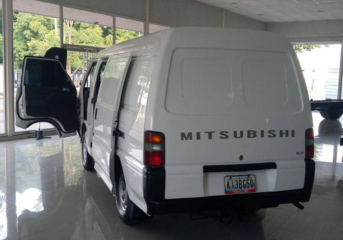Imagen 4 de 7 de Mitsubishi Panel L300