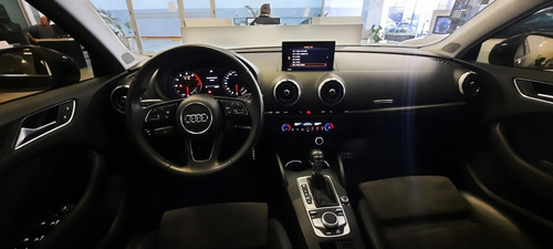 Imagen 10 de 25 de Audi A3 2018 2.0 Tfsi Sedan 190cv Audibsas Usado