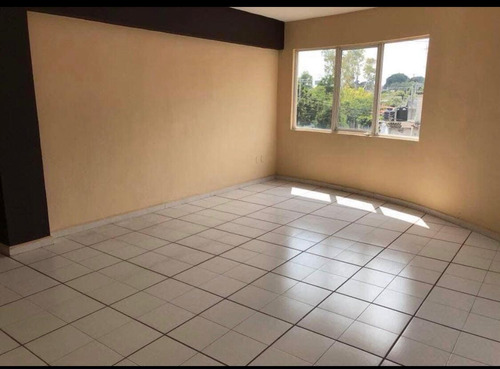Bonito Edificio De Tres Niveles Con Local Ubicado En Jardines De Cuernavaca... 5,250,000