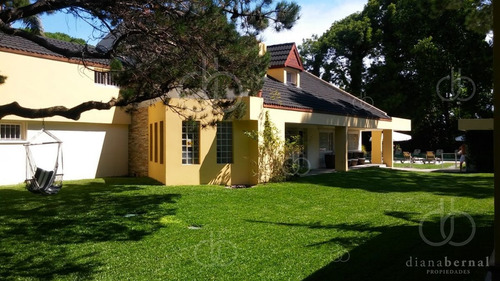 Imagen 17 de 27 de Casa En Punta Del Este Paya Mansa, 6 Dormitorios + Dep Y Piscina.