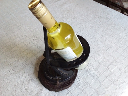 Apoya Botella En Madera Y Herraduras Impecable (Usado)