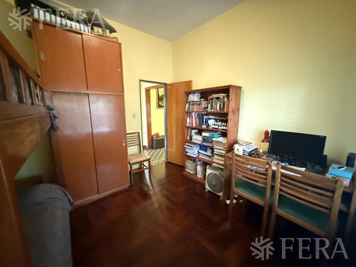 Venta Casa 3 Ambientes Con Cochera Y Jardín En Quilmes