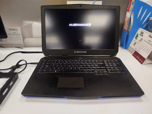 Alienware X17 R2, Sin Rendimiento De Batería Y Con Falla En Gris (Usado)
