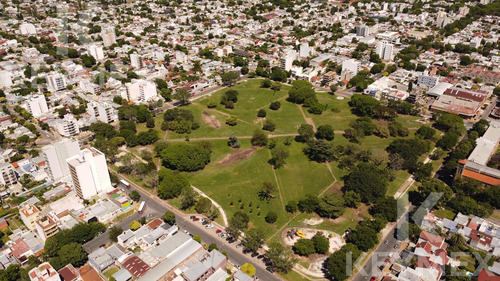 Terreno En Venta Frente A Parque Castelli - 450m² - La Plata