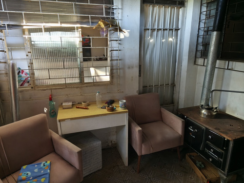 Casa Com Bar E Piscina Em Grande Terreno E Ótima Localização