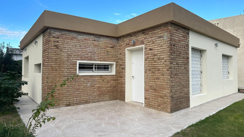 Venta Casa En Lagomar Tres Dormitorios