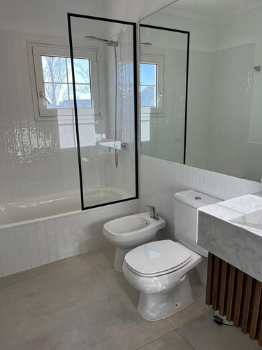 Imagen 7 de 30 de Excelente Casa Al Lago!!!