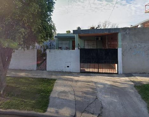 Casas En Venta - 2 Dormitorios 2 Baños - 300mts2 - Morón