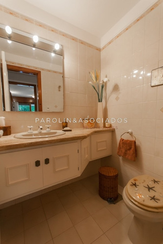 Hermosa Casa En Mansa Ideal Para Vivir Todo El Año- Ref: 2716