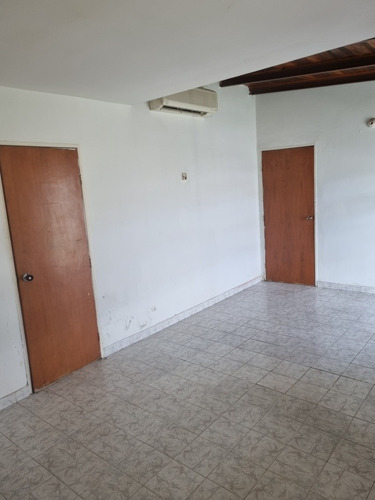 Imagen 11 de 12 de En Venta Quinta Urb. Andres Bello Maracay 580 Mts.