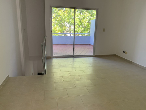 Imagen 10 de 17 de Venta - Dúplex 2amb Al Frente C/2 Balcones - Saavedra