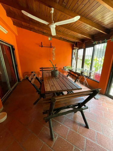 Venta Casa 5 Ambientes - Padua Centro - Con Parque Y Pileta