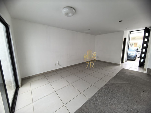Casa En Venta En Zibata Con 3 Recámaras Y Baño Privado Cada Una